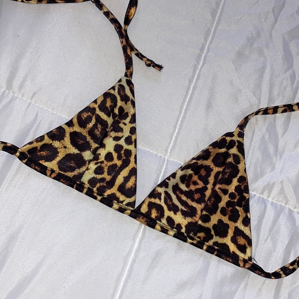 PrettyLittleThing Leopard Print Bikini Top